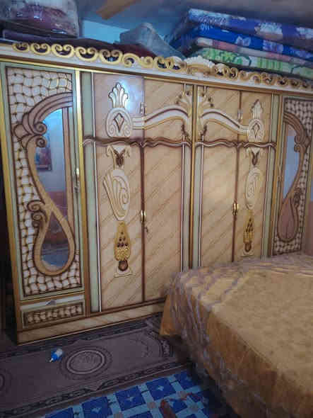 سلام عليكم  عيني موجوده قرفه لبيع منو يشتري خابرني عله هاذ رقمي ***********
