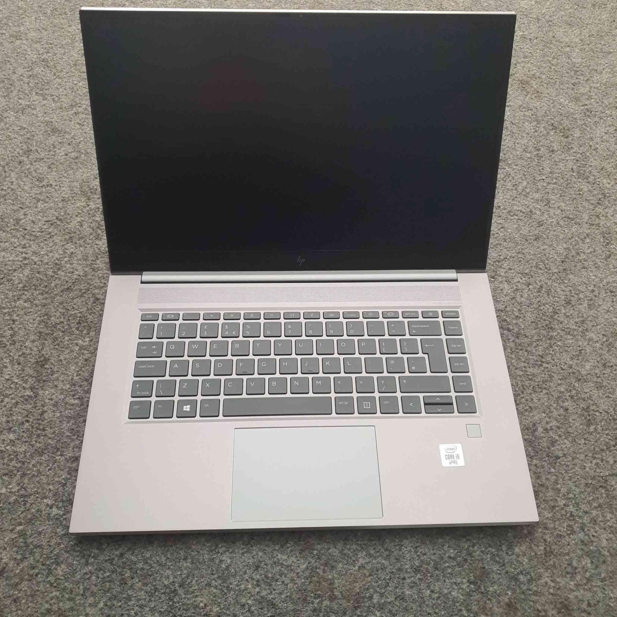 core i9 جيل عاشر
رامات ٣٢ 
هارد ٥١٢
كارت نفديا ٤ جيجا 
كل المخارج 
صوت قوي
معاك ضمان العمر


**إذا كنت صاحب هذا الإعلان وتريد حذفه لأي سبب، رجاءا أرسل رسالة إلى الدعم الفني**