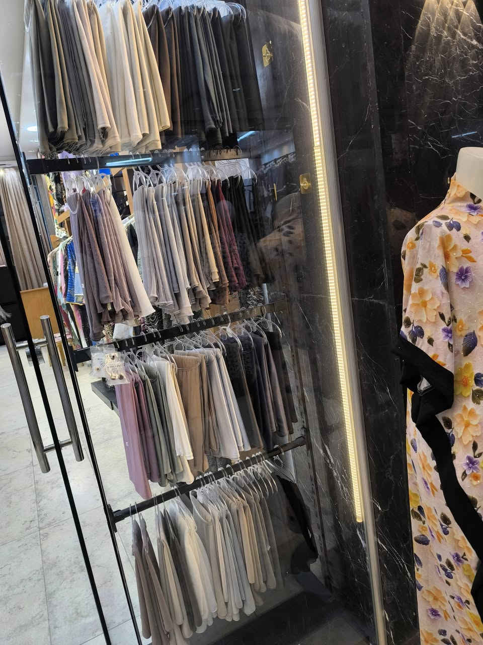 سلام عليكم ديكور محل ملابس متكامل للبيع الديكور جديد ‏‪+964 770 558 8854‬‏
اتصل أو راسل واتساب وتدلل


**إذا كنت صاحب هذا الإعلان وتريد حذفه لأي سبب، رجاءا أرسل رسالة إلى الدعم الفني**