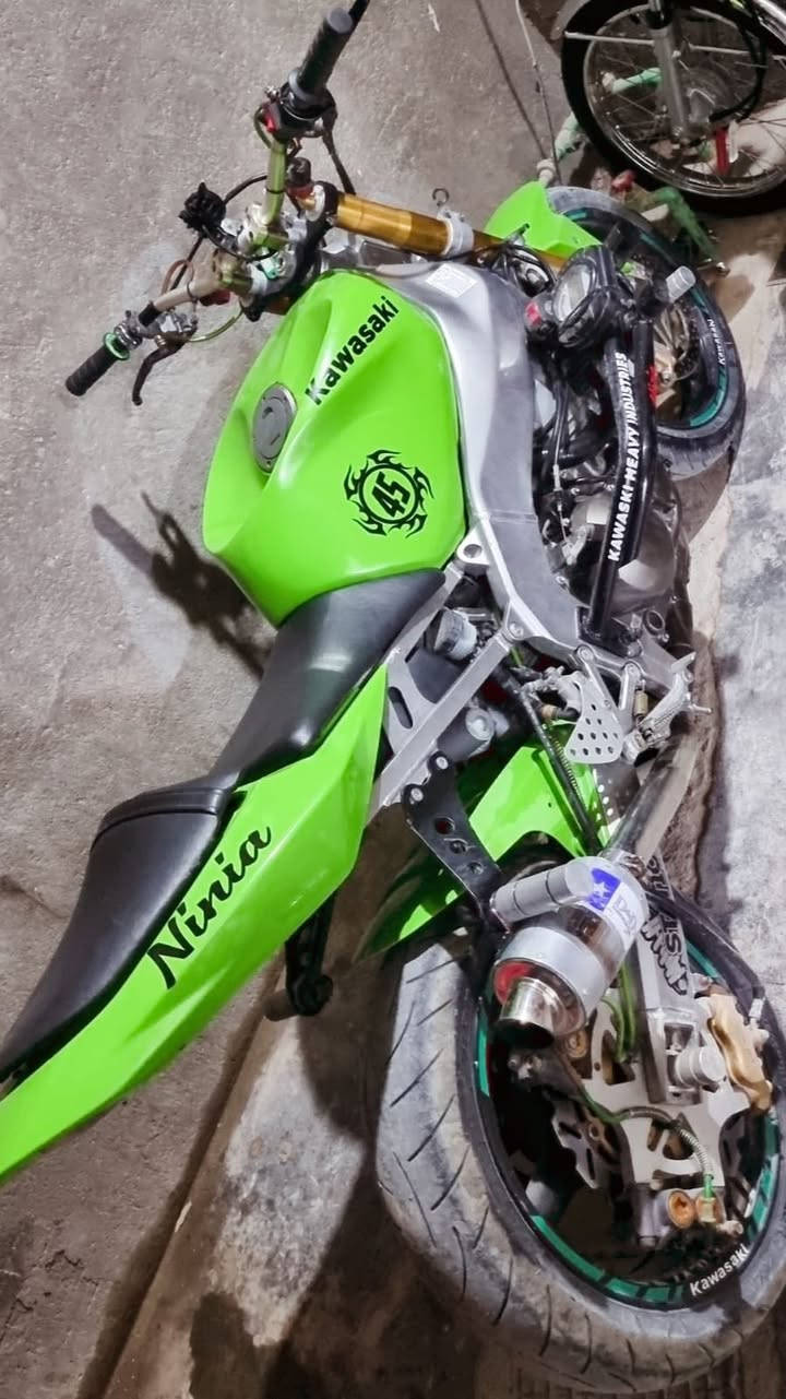 اسلام. عليكم. شباب. كاوسكي 2004 رقم وسنويه باسمي رقم انگليزي مكينه مكفوله لاتنقيص لاتبخير.ابلاديه. لاحماوه وعليه ادامه كامله قبل 5ايام مسويلها ادامه كامله دخم تاير جلاتين الصلي نوزلات غرفه احتراق ابلكات. فيتبم ابلادي راديتر جديد.دههن.موتل. الصلي 
الدراجه مال جناي. مكاني بصره قضاء القرنه. اي استفسار تعال خاص وبالخدمه.السعر خاص او اتصل ***********
