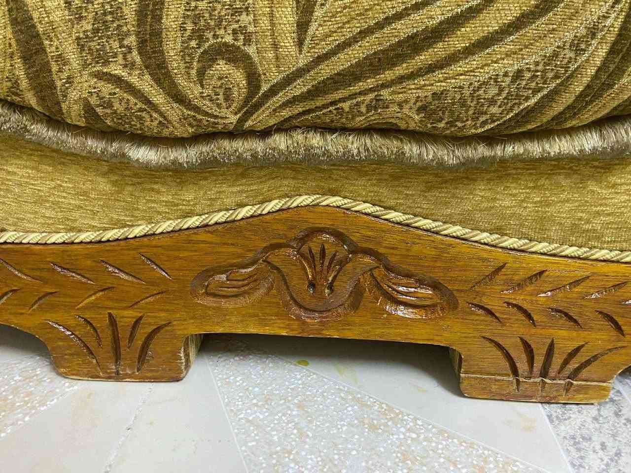 طخم رئاسي عشر مقاعد من الخشب الثقيل (نقش حفر) نظيف جداً حالته ممتازة سواء خشب او اسفنج
عشر مقاعد (4 مفرد و 2 كبار)
السعر 300..  مع هدية (ميز وطبلات جام بلول)

المكان حي الصديق
***********
