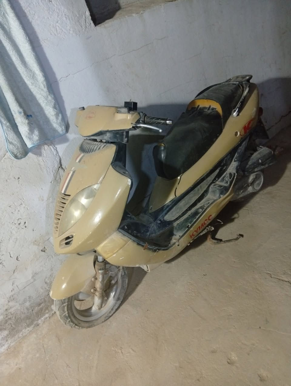 السلام عليكم دراجة كامكو للبيع عطلانة ابيع كوم حديد كفراتهة نضيفت السعر 125الشراي يجي خاص او يتصل***********
