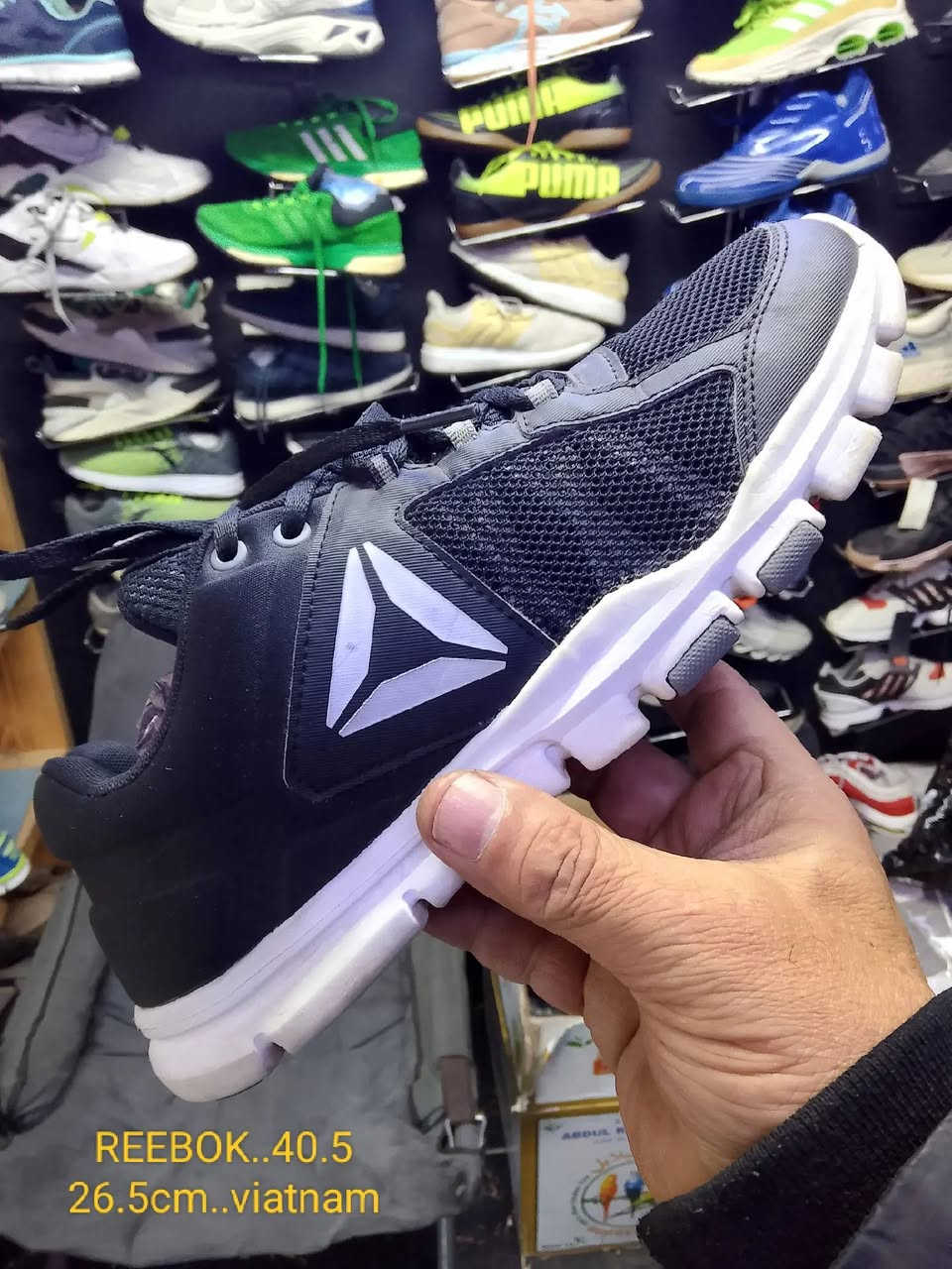 قطع توب التوب كلش راقيات ونظافته فول
ماركات معروفه
القياسات.داخل الصور
سعر القطعه .. فقط18الف فقط 18الف 
توجد خدمة توصيل كل المحافظات 
للحجز والاستفسار راسلنا واتس اب وماسنجر عله الرقم الموجود.***********ابو حيدر
