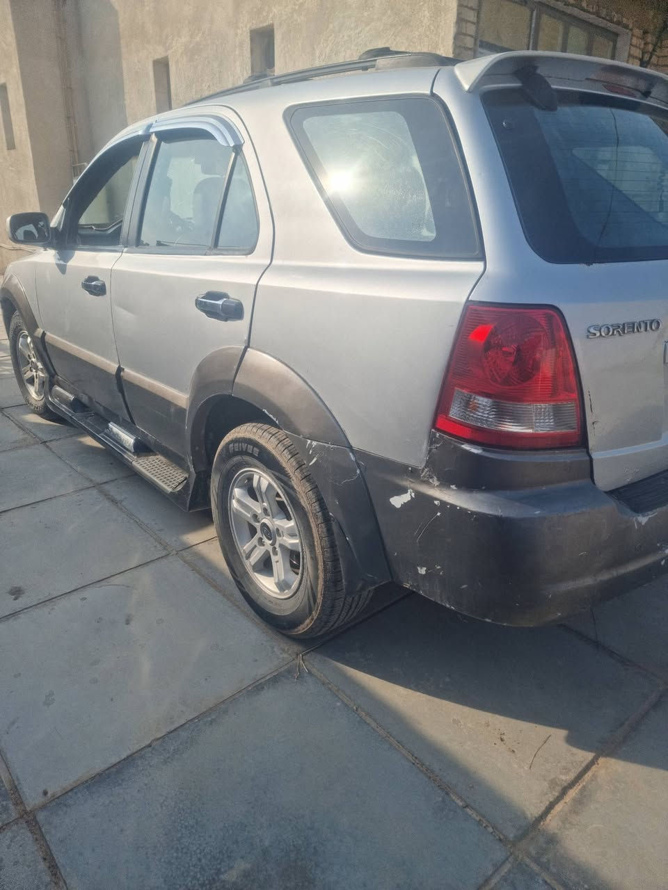 سورنتو للبيع موديل 2005بدون حادث وراد خليجي بيه صبغ بس قليل قماره تكم مكفوله كير مكينه تمام بيه بعض الملاحضات بسيطه فتحه شغاله السعر 71وبيه مجال للطيبين مكان السياره العماره الاتصال على الرقم :*********** بي واتساب
