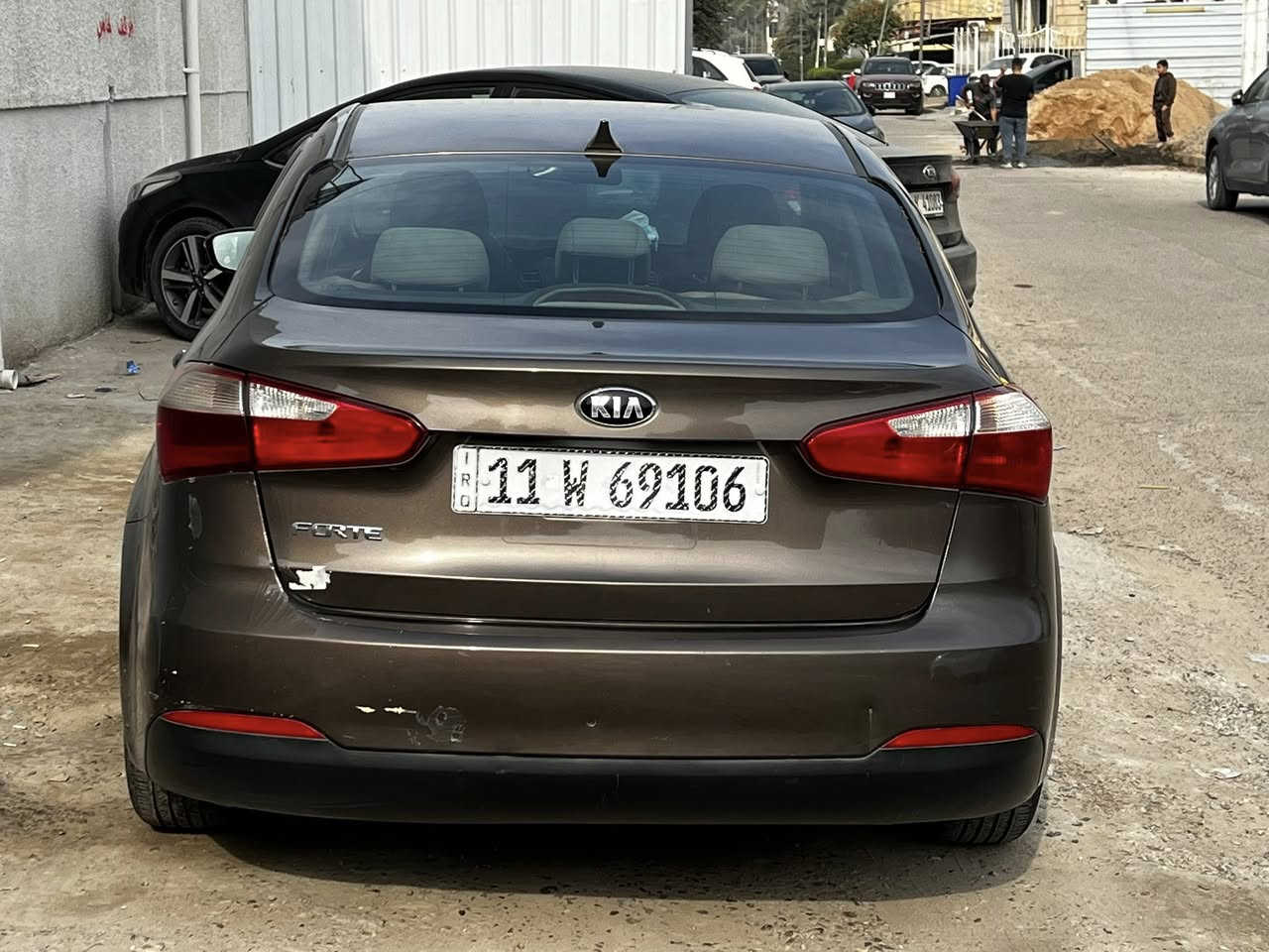 كيا فورتي موديل 2015 لليع وارد امريكي حادثهه باب الصدر والخلفي وتبدلن بلادي نفس اللون وصبغ بالجاملغ الخلفي جهة السايق صور الحادث مرفقة بدون ايرباك بجم كبس بيهه كم ملاحظة بالكشر ماشية 74 الف مكينة كير بلادي ممفتوح رقم بغداد الدولي الجديد سنوية 2030 السعر 110 ورقة 
للاستفسار 
***********
