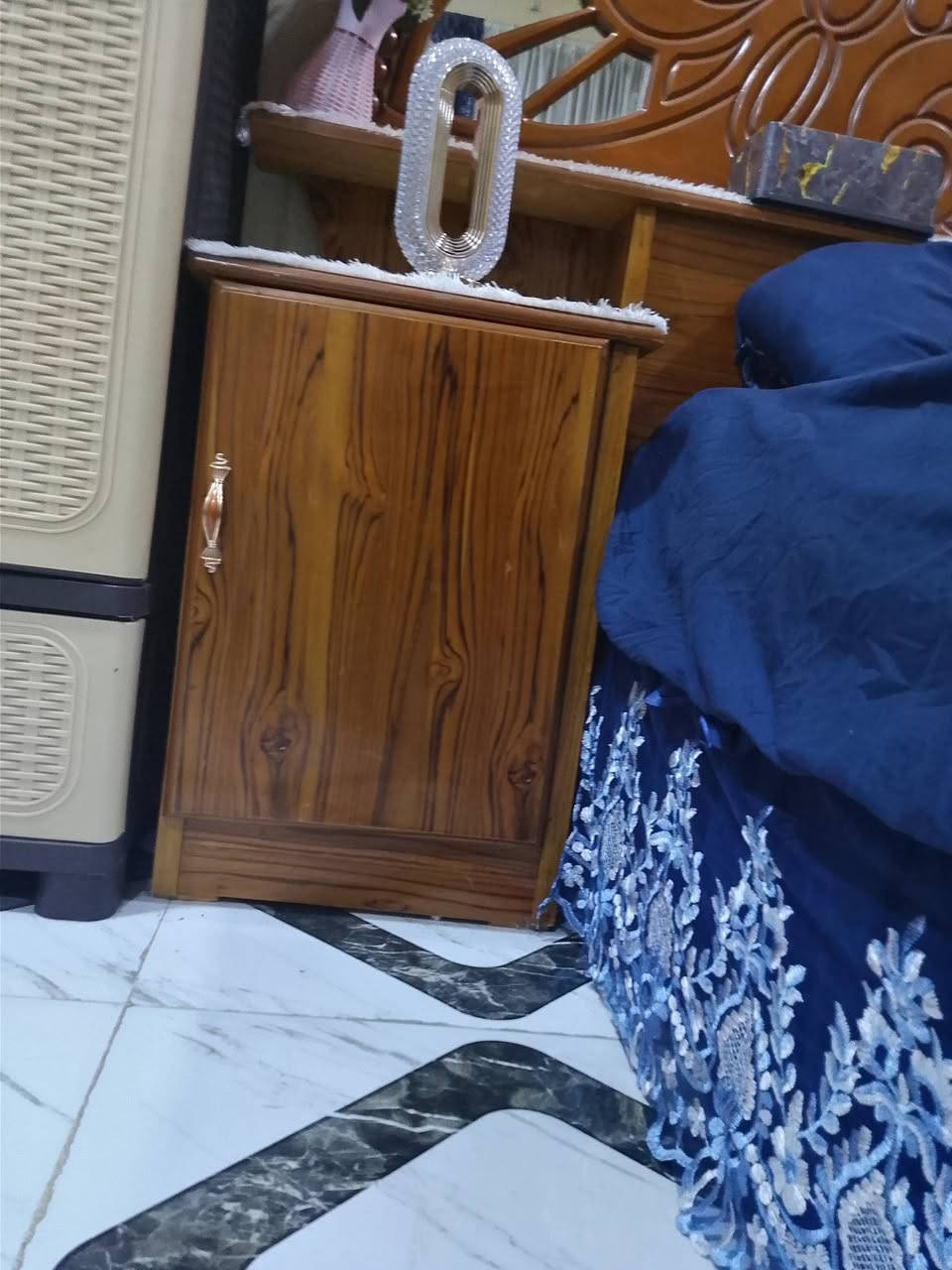 السلام عليكم 
غرفه نوم كامله استعمال شهر الغرفه كلش جديده الشراي يجي خاص 

او يتواصل على الرقم ***********

