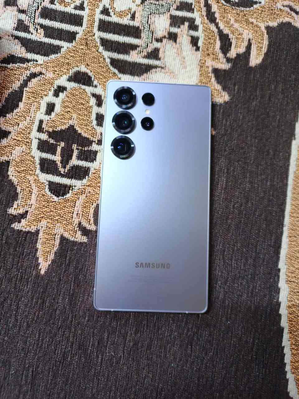 السلام عليكم حبايب للبيع سامسونك S25Ultre ذاكرة 256 العشوائي 12 نضافه 100% الجهاز اخو الجديد ملحقات كامله السعر 1150 العنوان واسط الصويره رقم مبايل ***********
