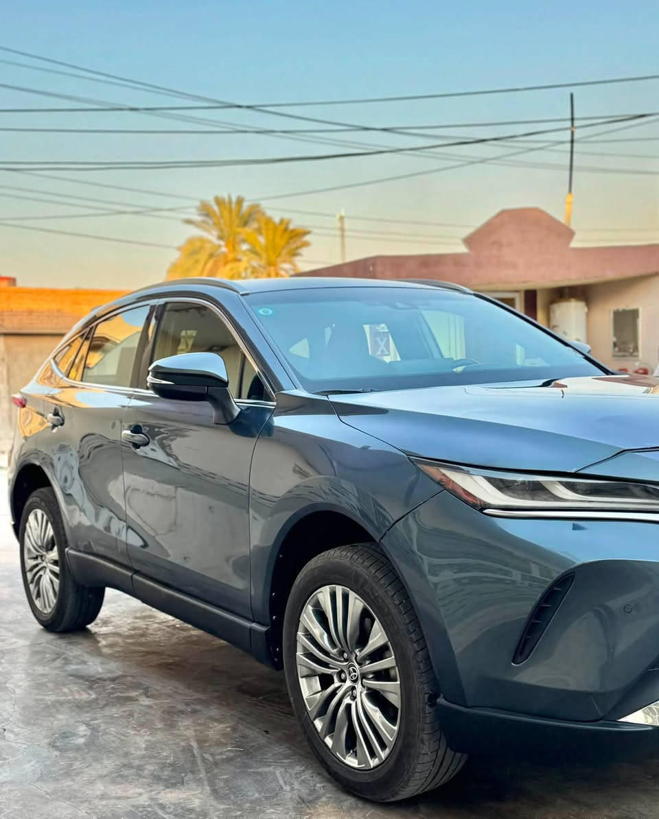 السلام عليكم
‏ TOYOTA VENZA💙
تويوتا - فينزا .. XLE
 محرك 2.500 هايبرد 
ماشية 74km
بصمة 
تحديد مسار 
كاميرا خلفية 
رادار امامي 
حساسات 
داخل اسود 
كشنات جلد 
كشن سائق كهرباء 
كشن سكن كهرباء 
 المقاعد تدفئة  تبريد 
⚠️ (الأضرار)
بنيد بارد محدد - باب السائق بارد محدد - باب خلف السائق صبغ .
بدون شواصي✅ 
 بدون دواخل ✅
صور الضرر داخل المنشور 
رقم الشاصي JTEAAAAH6NJ110415
السيارة جديدة طخم تايرات ما تصرف عليه دينار 
السعر  $ 205 وبي مجال 
ملاحظة نقد فقط وبدون مراوس 

للأستفسار أتصل *********** 
ناحية الزاب

