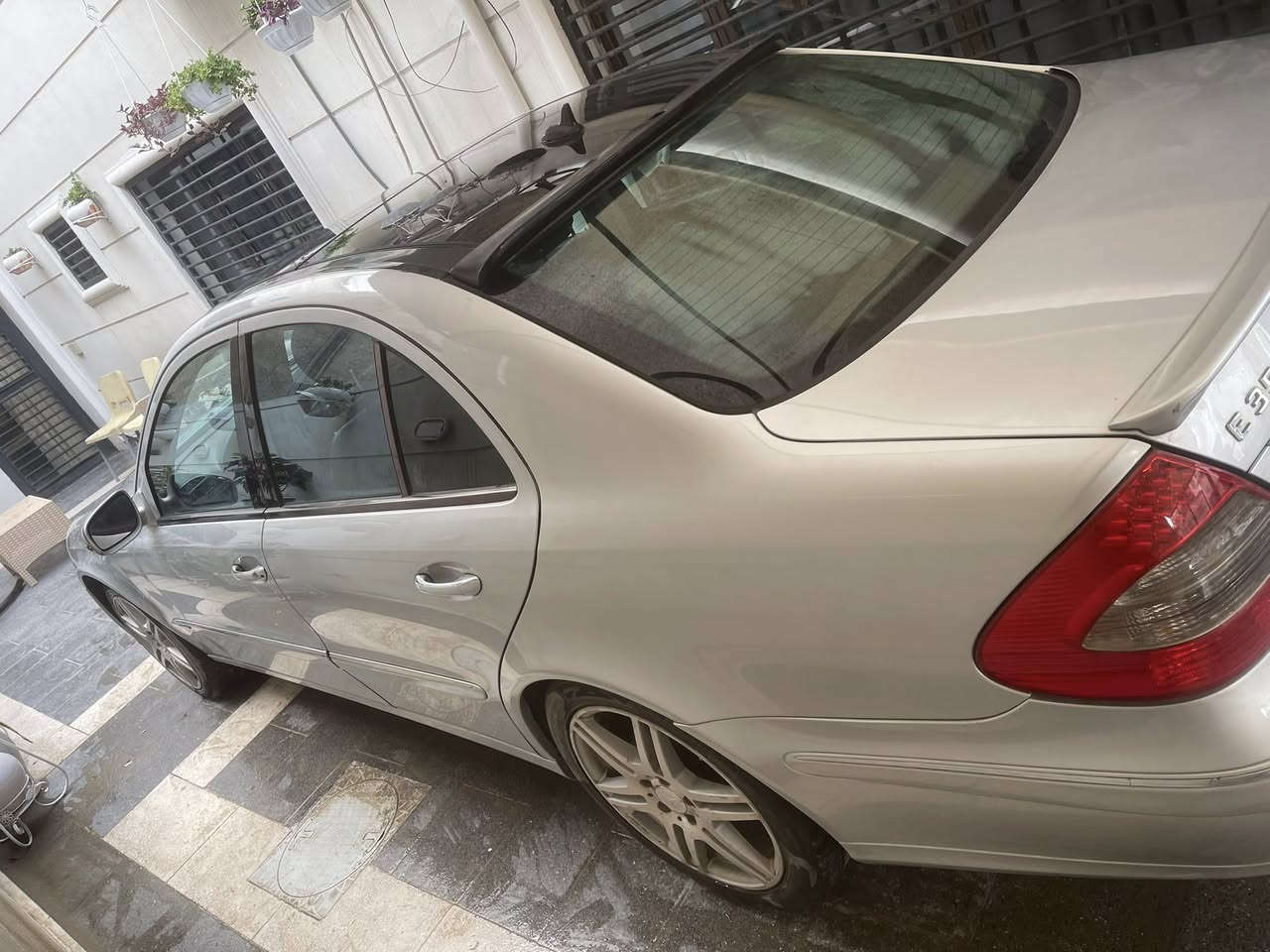 السلام عليكم
مرسيدس w211 350 
2008 فورماتك 
ماشية 190 الف 
وارد امريكي حادثها باب السايق و الوراه 
وبيها صبغ جاملغ امامي و خلفي 
للبيع ب 155 
***********
