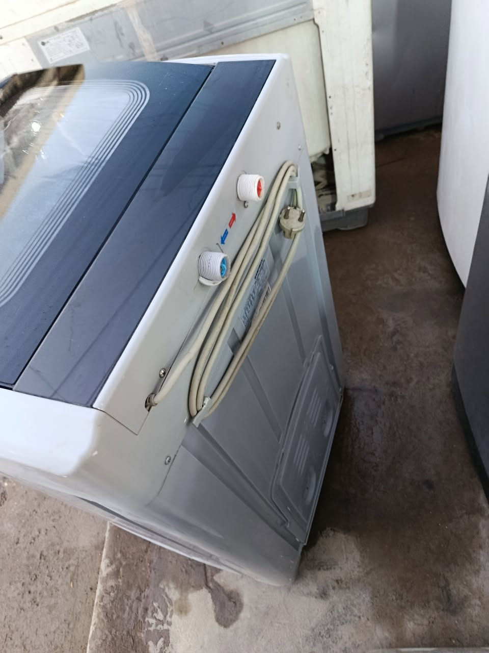 بلاش 
غسالة أوتوماتيك حجم وسط ١٤ كيلو 
ماطور بلادي كيربوكس بلادي و ضمان بدي بلاستك يعني تكدر 
تخليها بالحمام ما تخيس ولا تزنجر 
ب ١٢٥ فقط 
توصيل مجانا داخل بغداد 
***********
الدورة المهدية الاولى عبدالعزيز للغسالات 
جدا نظيفه
