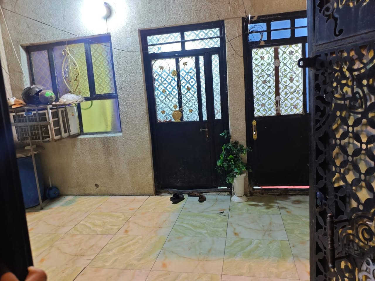 حي البتول نهايه شارع مدرسه الخيرات قرب حسينيه فاطمه الزهراء عليها السلام 
البيت 100م امانه 
طابق ونص اعكاده 
السعر 60وبي مجال 
 والاستفسار الاتصال على رقم***********
