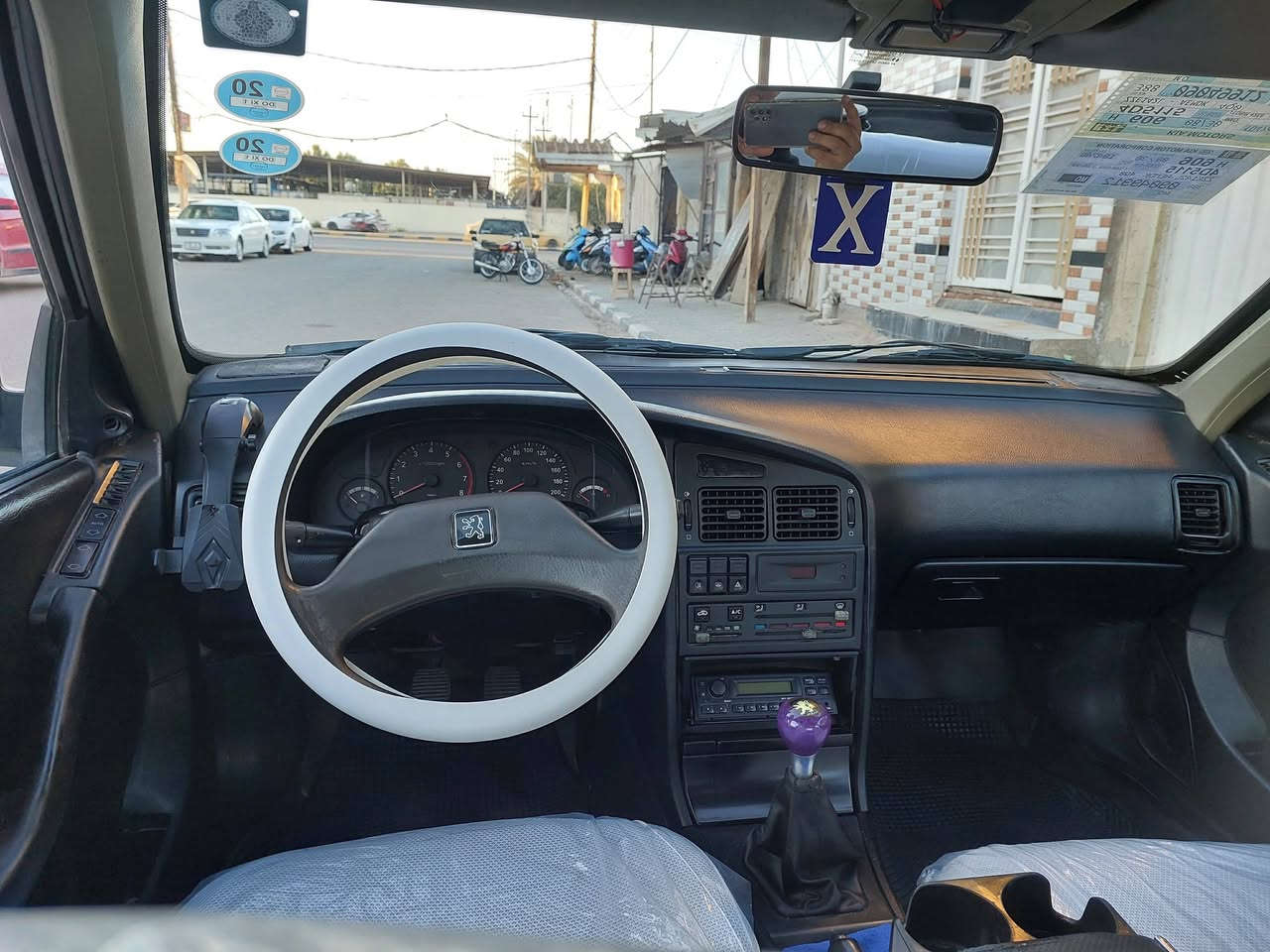 السلام عليكم بيجو روى 2009مكفوله من الضربه بيهه ٣قطع صبغ تبريد شغال كير ومكينه مكفولات حداديه وتخم تاير جاهزات رقم بغداد انكليزي محوله غاز السعر٢٩ وبيهه مجال *********** مكان السياره نجف
