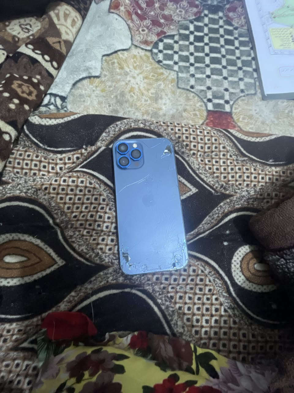 السلام عليكم 12برو ماكس للبيع وتر الجهاز بس لضهر مفطور وشويه الشاشه شويه وبي فطر بلكلاس ممبين السعر 450وبي مجال الاستفسار 
***********
