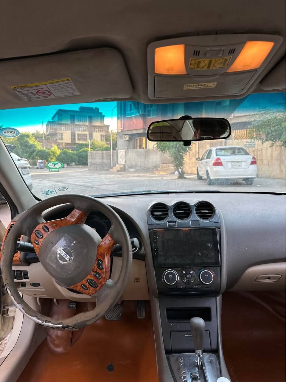 کامل بۆیاخ تەکسی بووە کراوە بە قسوسی 
بێ دەعم و بە بێ لێدراوی 
گێر ئۆتۆماتیک 
تەحدید سورعە 
تەحەکوماتی سەر سوکان 
چوار جام کارەبا 
ئاوێنە کارەبا 
سعری 78 کەمێ مەجال 
***********
*********** السليمانية, العراق
