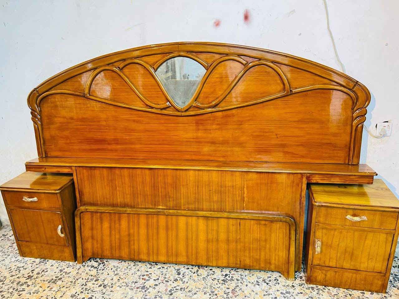 السلام عليكم 
غرفه صاج عࢪاقي مستخدام 
غرفه6/ابواب 📌
السعر 480
نضافه 80/💯 
معا نقل فقط داخل بغداد 
واتساب ***********
