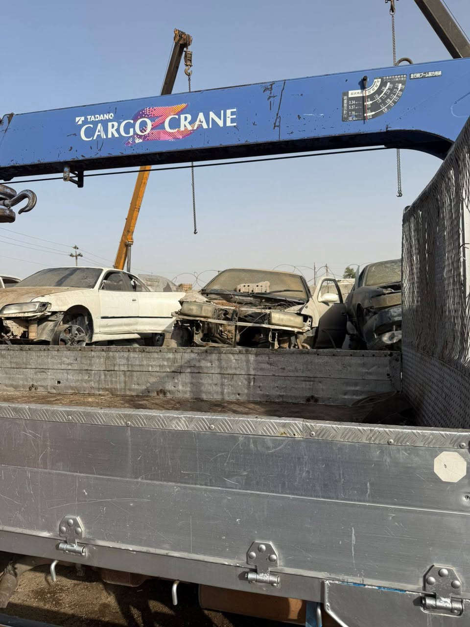 السلام عليكم هينو انكر موديل 98 اصل سياره كارتون  جهاز كرين 3 سليت مخالف طخم تاير تبريد ثلج  رقم بصره بسمي سنويه جديده سياره جاهزه مكان بصره *********** مكلف بنشر
