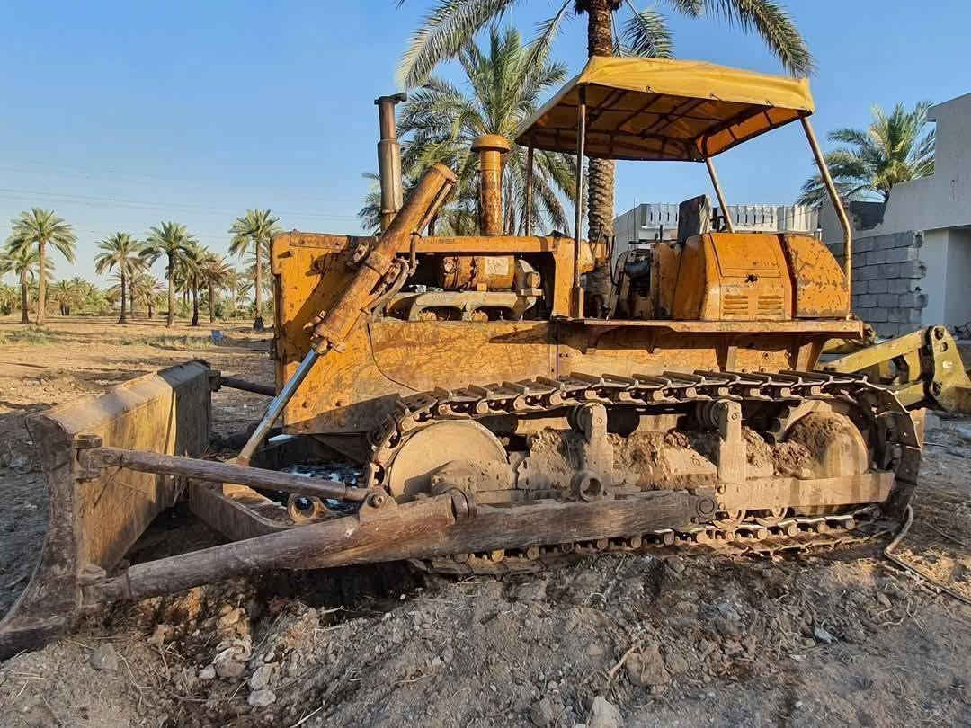 بلدوزر كوماتسو  ٦٥  كير اوتماتيك   مكان بغداد كسره وعطش   رقمها بغداد سنويه باسمي للاتصال ***********     غير متواجد ع الفيس
