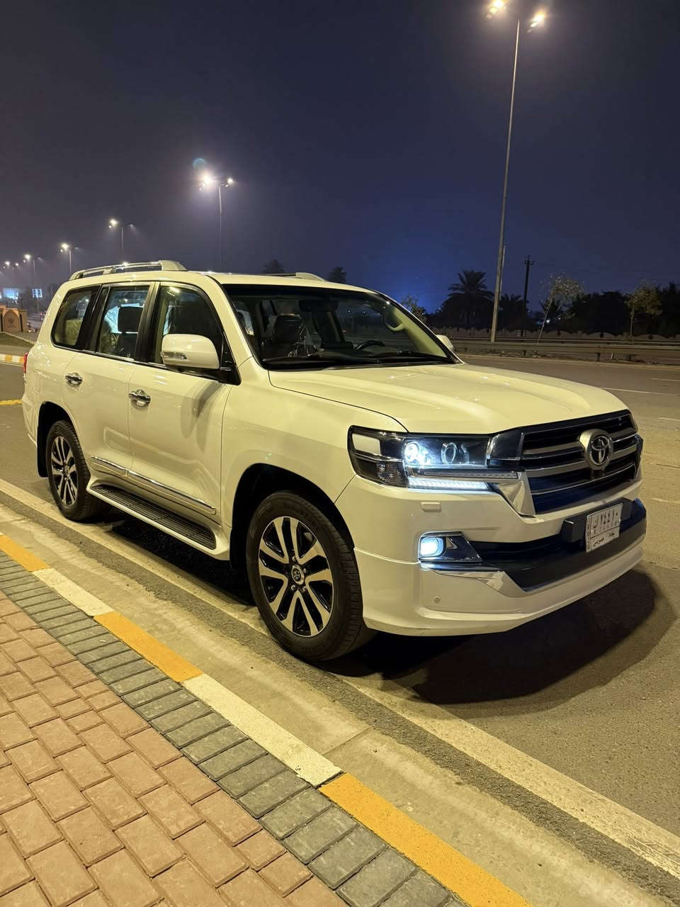 للبيع لاندكروز 2019 
ساز باب اول فول مواصفات  
بدون حادث فقط تكحيل بين الباب والجاملغ الخلفي 
ماشيه 124 
السعر 51 
مكانها السيديه 
***********
