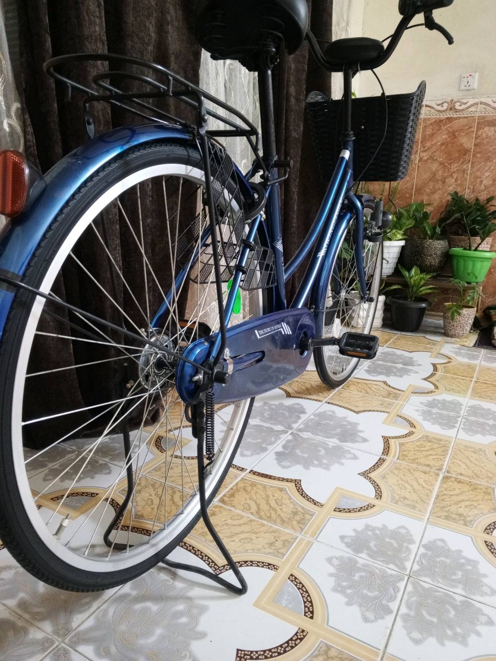 بايسكل ياباني لون مميز كحلي نضيف كل شي بلادي بيها ما متغير اي شيء للبيع انتاج عام 2020/9