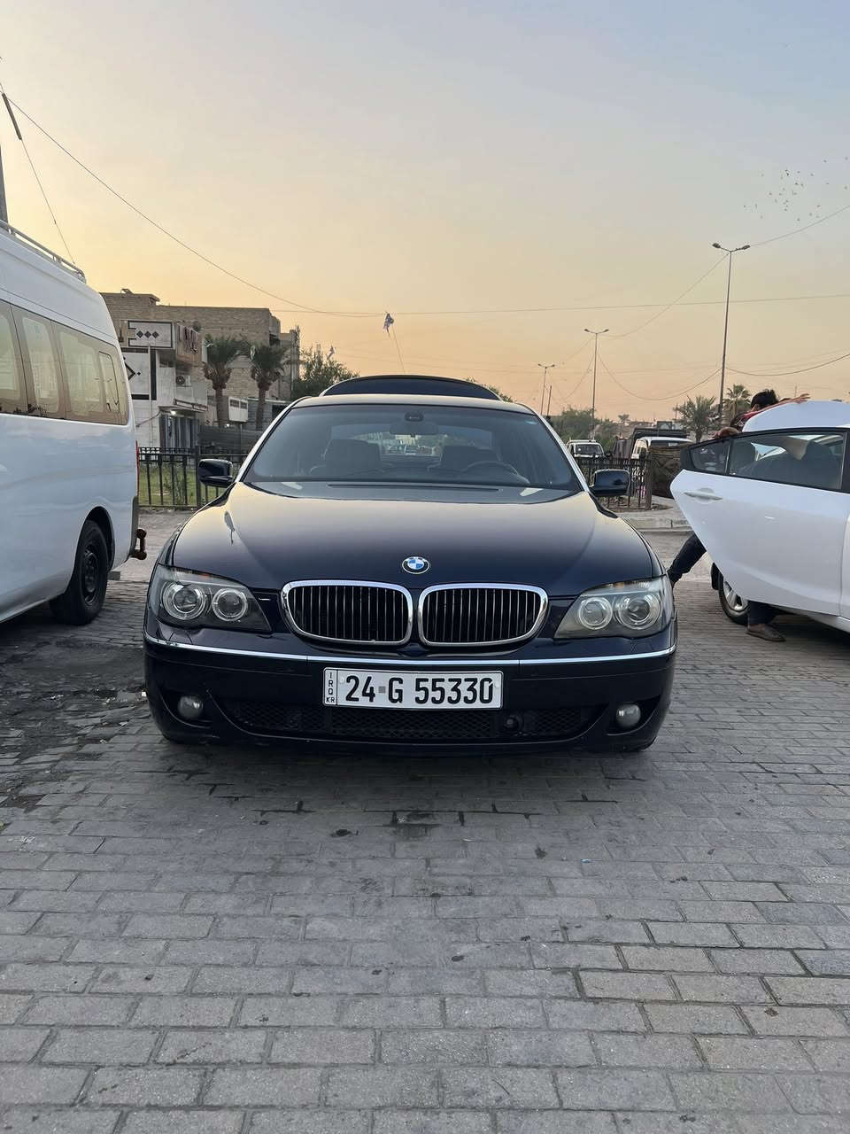 السلام عليكم باخره 2003محدث 2008
رقم دهوك تحويل مباشر
سياره فول ٥بردات كهرباء
هاند بريك بصمه
صدر جديد
تخم تاير جديد
غرفه جديده كشنات  جلد تدفئه تبريد خزن
منضومه زينون اصليه
السياره مصبوغه حزام جماليه
مكاني بغداد
***********
