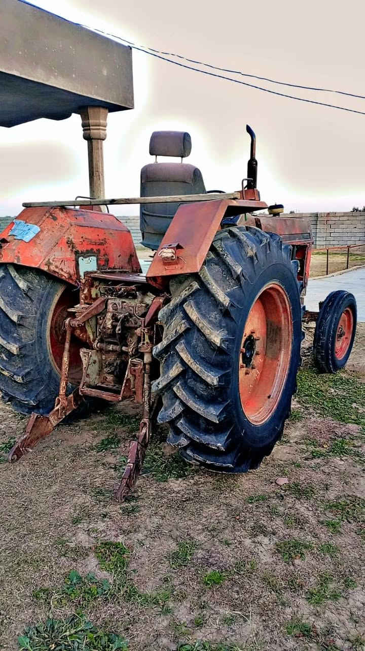 سلام عليكم مكينه  80. سعر 4250مليون  تخم تاير مكان ابو غريب خان ضاري زيدان رقام موجوده بس سنويه ضايعه ورقم ***********
