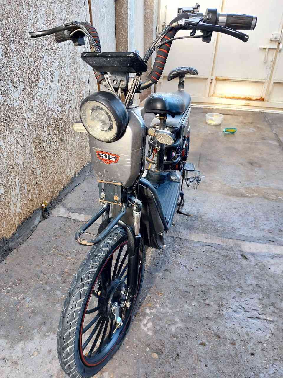 دراجة شحن ماركت HIS
الدراجة تحتوي على 5 بطاريات جديدة (شهر التاسع 2025)
تخلصك من دوخت الدراجات البانزين لان هايه اشحن وطلع گبل لا دهن ولا بانزين واعطال صفح حرفيا بس تشحنها
تايرات نضيفه كلش
دبل امامي جديد
شاحنته نضيفه وياها
شاصيها كلش نصيف
كهربائياتها كاملة
الدراجه كلش حلوه وامانتا خدماتني هواي
بس للمصداقيه بيها شغله وحده بسيطه وهي الكفرات مالتها شويه تعبانه
الدراجه تفيد شخص يريد شغله توديه وترجعه طالب مثلا او عامل او شحص يقضي احتياجاته داخل المدينه
رايدها ب350 ولراغبين في الشراء يدللون بيها مجال جدا مناسب
مكاني كربلاء واكدر اجيبها الك اذا مكانك بعيد
رقمي:***********  (ما بي واتساب فقط تلجرام او اذا تحب تتصل)
