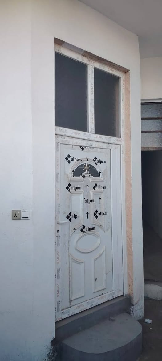 بيت 100 متر للاجار. بهرز حي الشرطه قرب جامع الشكور. السعر 175 الف. مي كهرباء سقوف ثانوه كيزر كامل الاتصال واتساب على الرقم ***********
