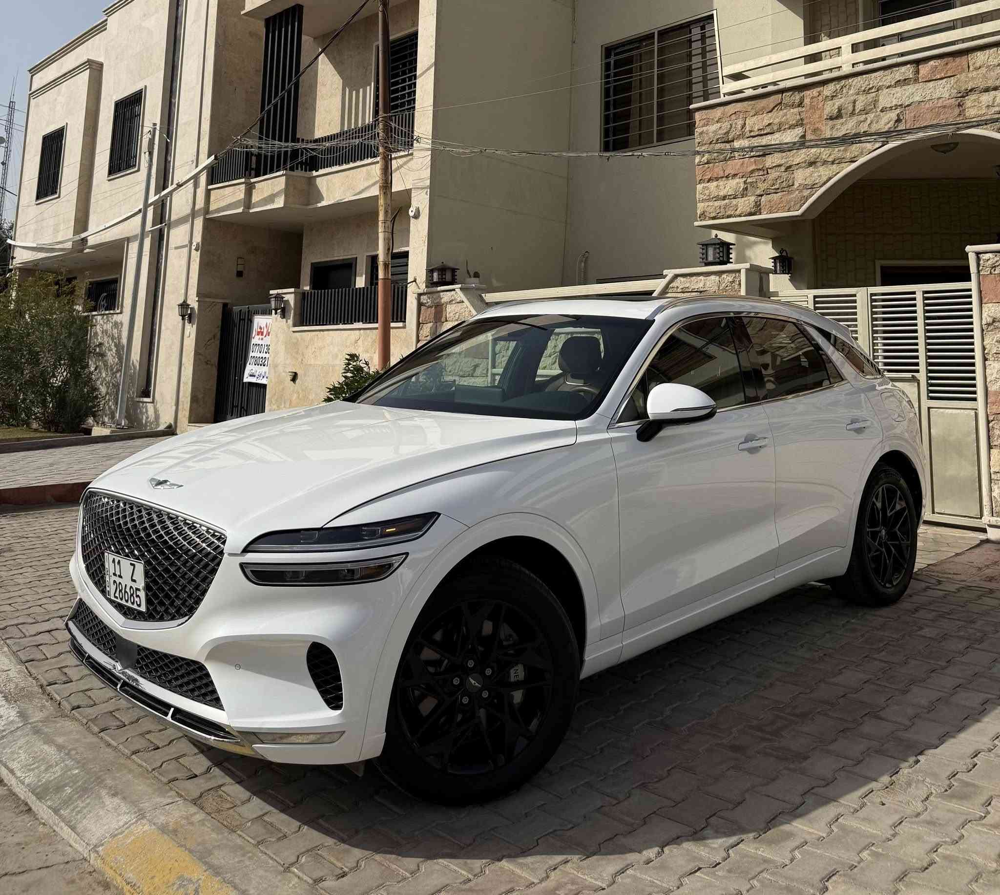 السلام عليكم 
للبيع : Genesis Gv70 2024 
المحرك : 2,5 turbo ( اربعه سلندر ) 
عداد المسافه : 8500 اخت الزيروو
الضرر : جاملغ خلفي ايسر صبغ + باب ايسر خلفي تبديل نفس اللون (( السياره بجم كبس مكفوله من الايرباك  واللغود والشواصي والدواخل حادثهه بسيط ✅ )) 
رقم بغداد باسمي تحويل مباشر ✅ 
السياره تدفئة وتبريد كشنات امامي + خلفي .. 
بانوراما . 
كراسي كهربائيه بالكامل . 
توقف ذاتي ،
رادارات امامي + خلفي 
كامرات امامي + خلفي 
نقط عمياء 
قياده ذاتيه 
تحديد سرعه 
وبعد بيها هواي مواصفات 
السياره جديده ونظيفه بحالة الوكاله مابيهه مصرف برغي 
البارحه تبولشت وحمام داخلي كامل 
السعر : 33,700 وبيها مجال 
مكاني بغداد المنصور 
رقم : ***********
