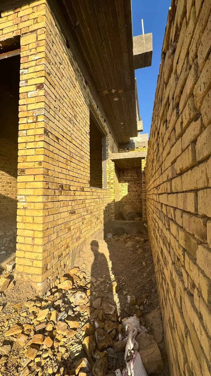 🏠: #دار_هيكل_للبيع
📍. العنوان حي الجامعة الحولي مقابل روضه تماضر الشمري 
🔸. تفاصيل الدار 👇
📐: مساحة ٢٠٠ متر بناء ١٨٠ م 
طابق واحد 
يحتوي على 
🔸. غرفتين نوم
🔸. صاله 
🔸. استقبال
🔸. مطبخ
🔸. صحيات

💸: السعر خاص 
——————————— للاستفسار مراجعة مكتبنا
#مكتب_الاتحاد_للعقار
عنوان المكتب حي الجامعة الحولي مجاور بيت فيصل النائلي 
متواجدين من الساعة ١ ضهراً الى الساعة ٩ ليلاً
————————————- او الاتصال بالارقام التاليه 
*********** محمد العصامي
*********** حسن الشباني
