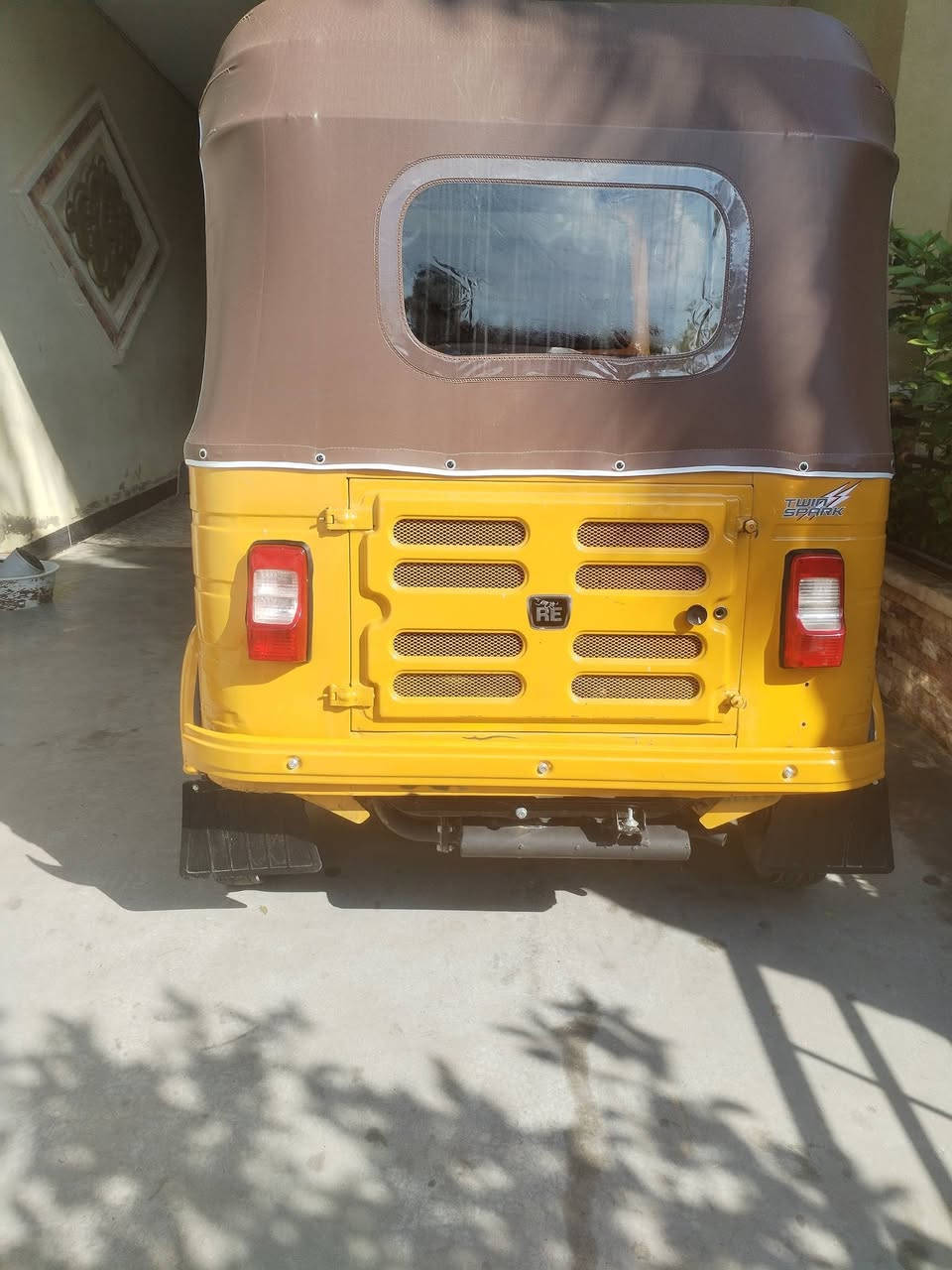 تكتك لبيع موديل 20رقم وسنويه مكفوله الشراي يخابر المكان بغداد الكماليه شارع اصفر ***********
