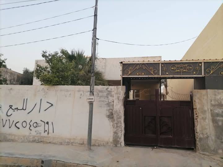 سلام عليكم بيت للايجار او للبيع 
مساحة٣٠٠ متر
عنوان خانةقين _اوباره _حي عسكري 
رقم *********** او ***********
 سعر في اتصال
@highlight
