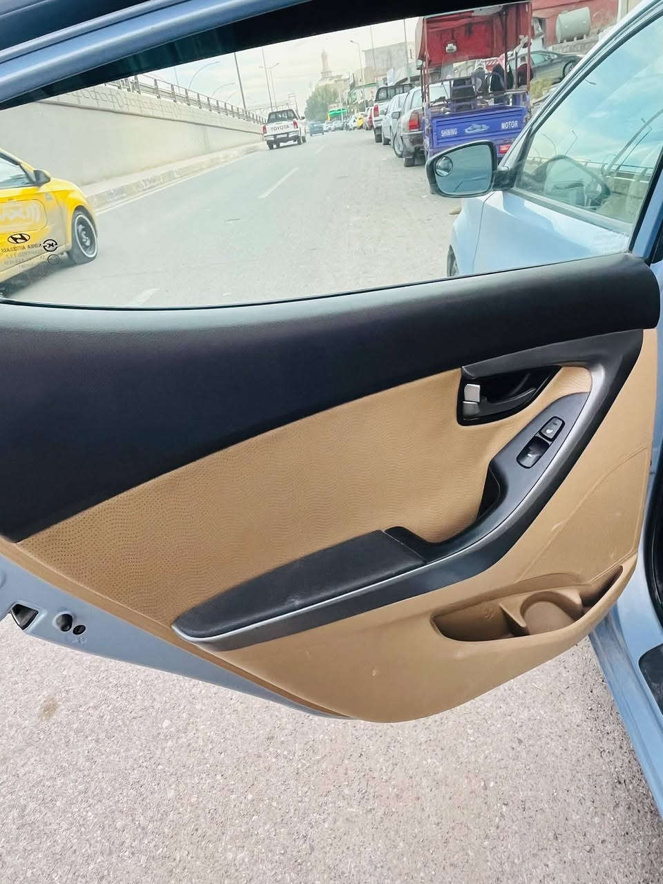 السلام عليكم 
النترا 2013 امريكي رقم نينوى 
محرك 18 دوش
السياره باسمي مع كابون بانزين 
فول عده البصمه 
كشنات جلد  هيتر 
فول تحكمات . مثبت سرعه 
ماشيه 98 ميل 
حادثها بامريكا چاملغ اليسار وبالعراق چاملغ اليمين
كهربائياتها وتحكماتها كلها شغلها  
محركها مفتوح . لا صرف لا نفخ 
كيرها شرط 
سعرها 115 بيها مجال 
‏‪***********‬‏ خابرني وتدلل
