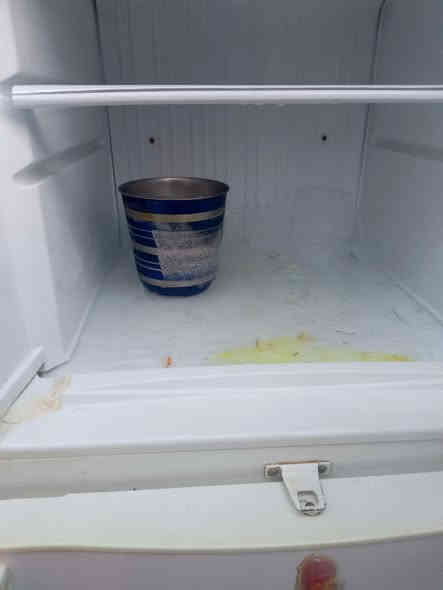 ثلاجة نضيفة جداً شرط تجميد كربلاء سعر 200 وبيها مجال

***********
