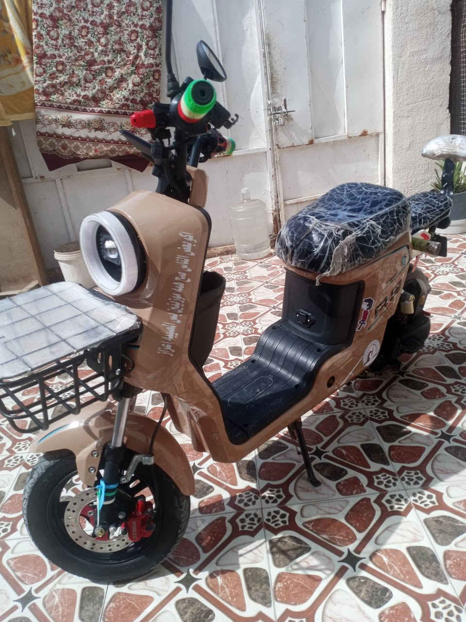 السلام عليكم دراجه شحن لبيع R9 دراجه نضيفه السعر 425وبيها مجال تواصل على الرقم ***********
