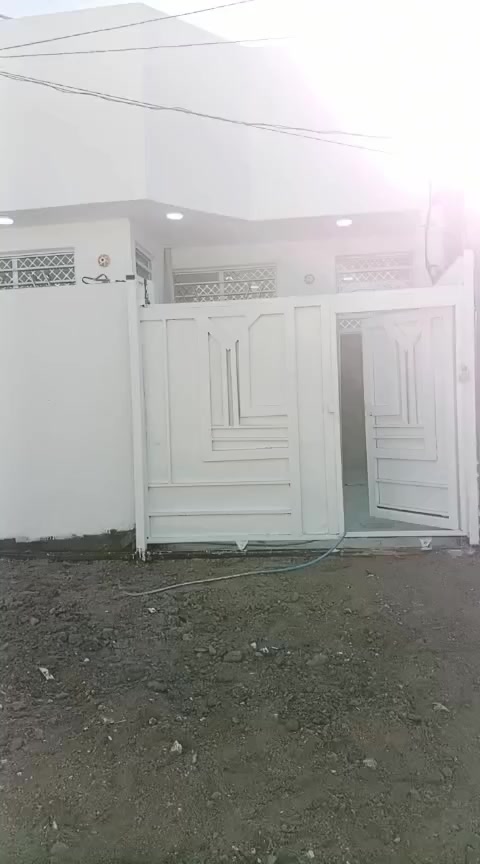 بيت للبيع المساحه 100 متر زراعي قرار 117 شارع ابو مهدي المهندس حي الزهراء يبعد عن الشارع ابو مهدي المهندس 100 متر مكلف بالنشر بيت كامل الشارع 10 امتار كهرباء مجاري كامل اذا تعرف السعر اتصل ***********
