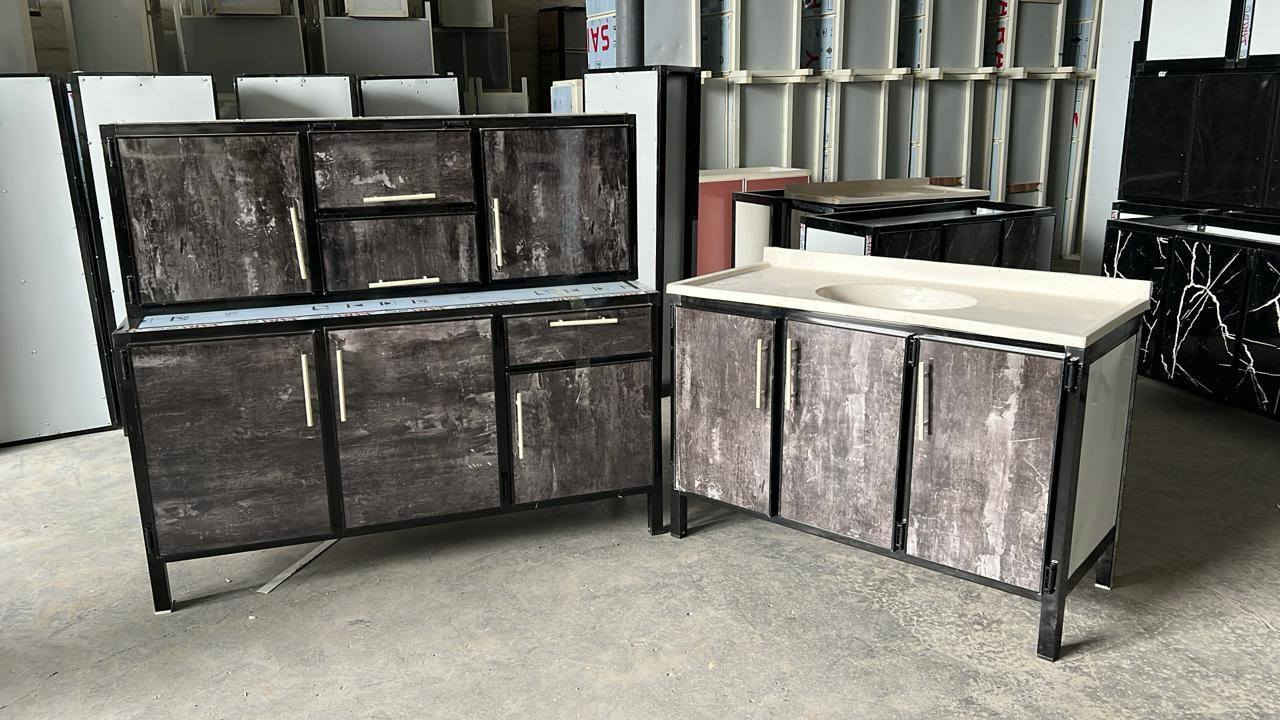 كاونتر متر ونص ⭐
 ارضي وملحق متر ونص  
وسنك  و 20 سم . 
🚗 متوفر توصيل لجميع المحافظات


**إذا كنت صاحب هذا الإعلان وتريد حذفه لأي سبب، رجاءا أرسل رسالة إلى الدعم الفني**