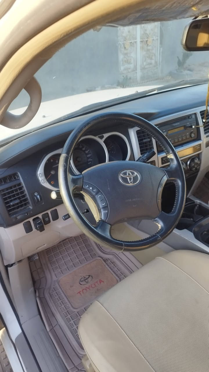 سلام عليكم عندي لاندكروزر  فور رنر ٢٠٠٥ سته سلندر سبع راكب كير ومكينه وحداديه تبريد وتتفه سياره مكفول عده هذا البارد الجاملق وصبق يم الرقم الخلفي جوا مال خياس  جنط شفط   *********** سعر 115وبيها شويه مجال
