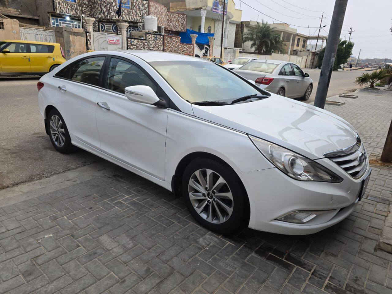 السلام عليكم
سوناته خليجي
فول ماعده لفتحه
مديل 2015 
محرك.  2400  دوش
رقم بغداد نكليزي
سيارة كفاله عامه
// كشن كهرباء
// داخل  عسلي
//تحكمات ستيرن 
// شفتات 
// اشاير بالمري
// شاشة و كامرة
حساسات 
 مكاني بصرة
شراي يخابر ع رقم
مكلف بنشر
***********
