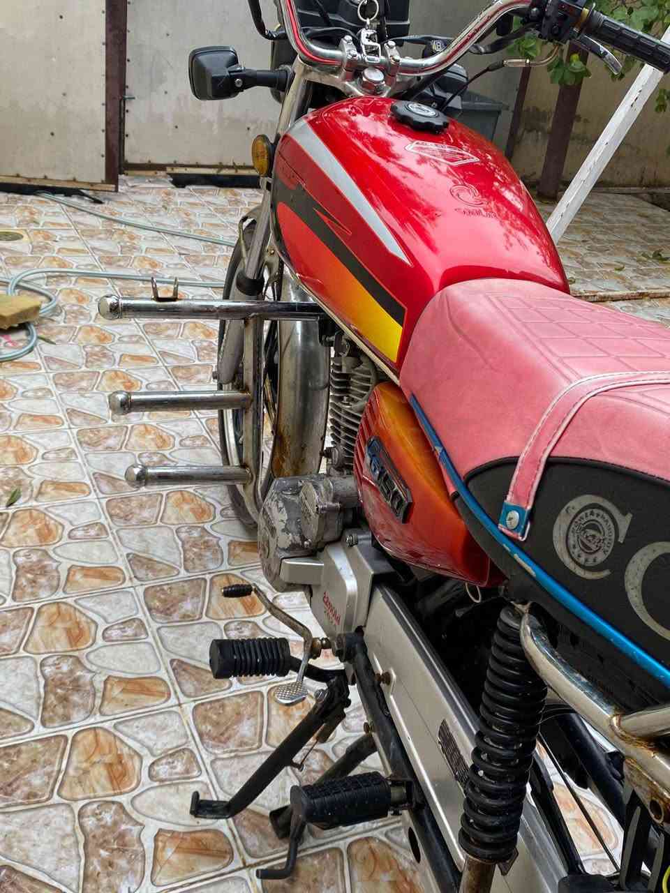 دراجة للبيع سيفان موديل 21 اوراق كاملة الدراجة مابيه اي نقص ماني بعقوبة خرنابات لتواصل ***********
