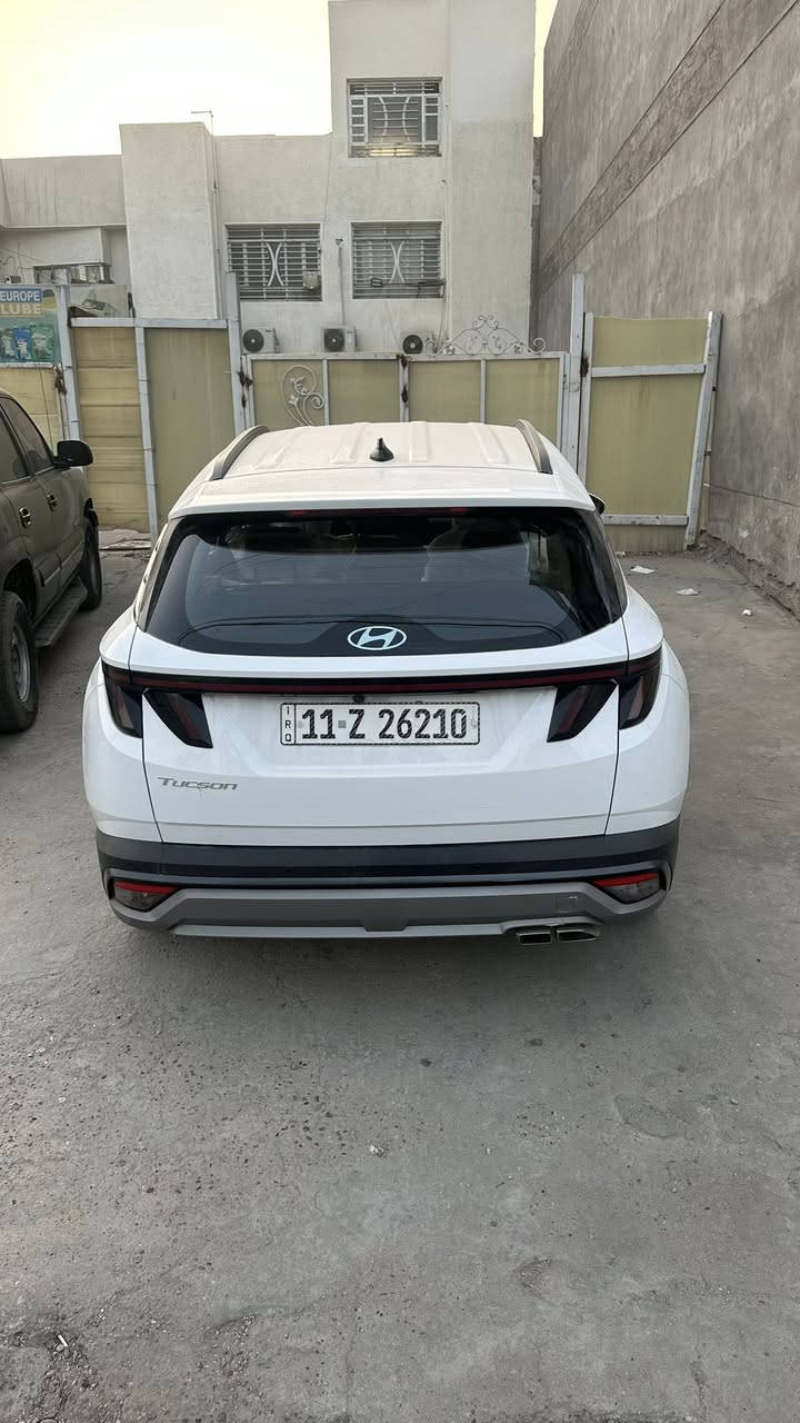 ***********
سلام عليكم 
توسان للبيع موديل 2025
سياره خليجي مكفرله
مواصفات نص فول
كشنات كهربائيه 
جنطه كهربائيه
تشغل وطفاء من بعد
سعر 233 وبيها مجال 
موقع بغداد سيديه 
لاستفسار اتصل او واتساب 
***********
