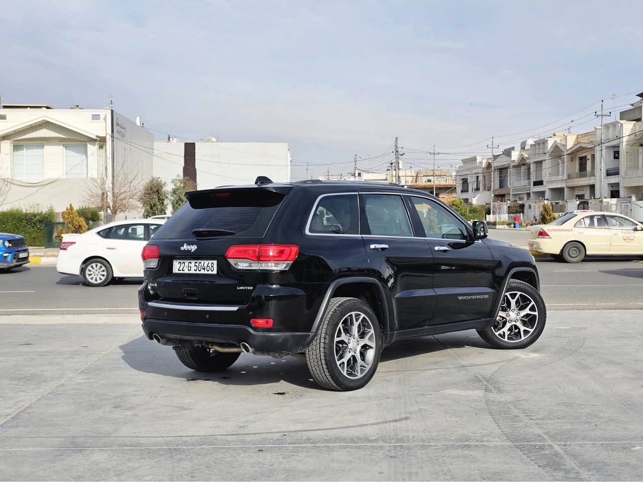 جێب گراند شیرۆکی لمتد پلەس ٢٠١٩ 
 مواسەفات خالیجی 
کلینە بێ سبوغ
تەنیا ٣٩ هەزار ڕۆشتوە
تەنها بستەک تەعدیلی هەیە لە سندوقی
بێ قەپ و قۆپ 
فول فول مواسەفاتە 
پانۆراما
٣ شاشە 
دەبل ئەکسل
ڕاداری لایەکان
ڕاداره پشتەوە و ئۆتۆ ستۆپ
کوشن سارد و گەرم و خەزن 
بەسمە و شەغال
٥ مۆدێ لێخورین 
ئیمپریفایەر 
ناو زەرد 
کۆمەلێک مواسەفاتی تر 
هەموو گیانی بەشەرتە 
سەنەوی نوێیە تا ٢٠٢٩ و بەناو خۆمانە
سعر:-305$
ژ.م:-*********** أربيل, العراق
