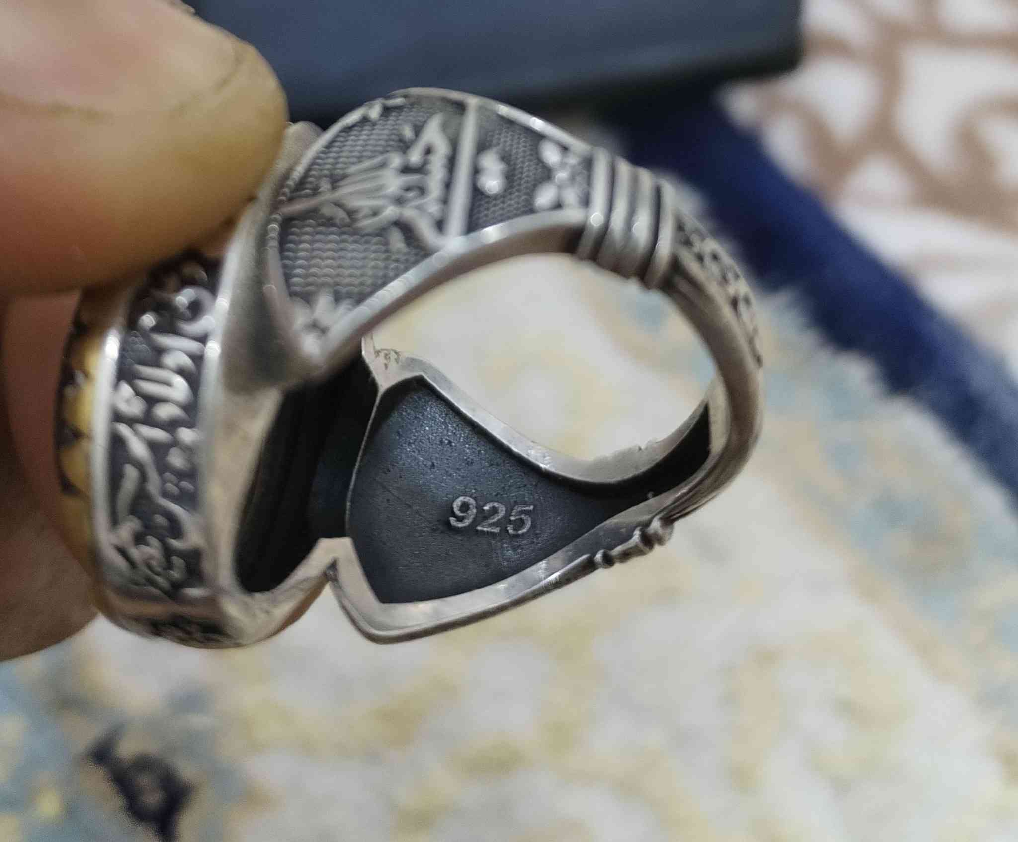 السلام عليكم محبس فضة الأصلي وزن الثقيل حجر عباس اباد شرط الأصلي نقش آيات وجه وكفة شغل جناي متعوب عليه السعر 250 الف بي مجال مكاني نجف كوفه اتصال واتساب ***********
