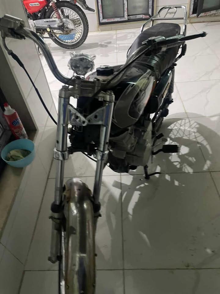 السلام عليكم مطور البيع نامه برو مكينه 125.  3احرف مكينه عزم نار شلعه شك الكع 4كير لسعر 275معمرا جديد (***********)واتس اب لايت امامي قبق بانزنين قفل سترين جوزه سويج واحد
