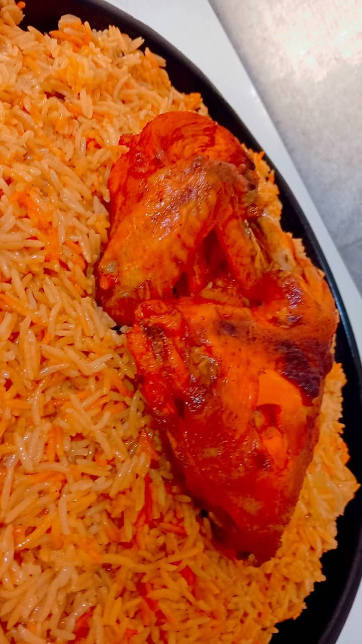 مندي الدجاج ويانااا غييير ❤️ طعم ونكهات وترتيب فووول صينيه مندي عليها دجاجه كامله بسعر 16 ألف ❤️ حجز مسبق وتدللون علينااا حبايب ❤️😘 للحجز والاستفسار الاتصال على الرقم *********** 🫶 توصيل موجود
