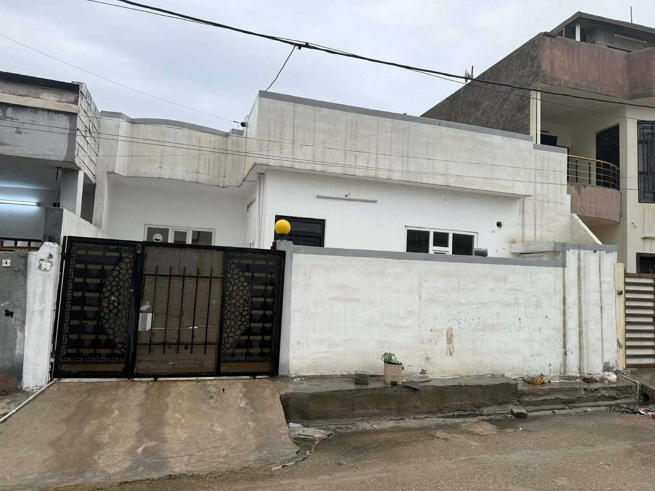 سه رتا به ناوى خواى گه وره و ميهربان
سلاو كريارانى به ريز 

ئه م دووخانومان لايه بوفروشتن 

رووبه ره كه ى 100م مرابع فول كاشيه و حزام دگته 

كامل خه ده مات 

نرخى 36مليون و معمله 

عنوان كركوك بنجاعلى 

3يه م فرع بشت مستشفا كه ى بنجاعلى 

ياخود نزيك جامع رسول 

بوزانينى زياترپه يوندى كن به م ژمارانه ى لأى خواره وه 

***********

***********

مكتب شالاو زه نگه نه
