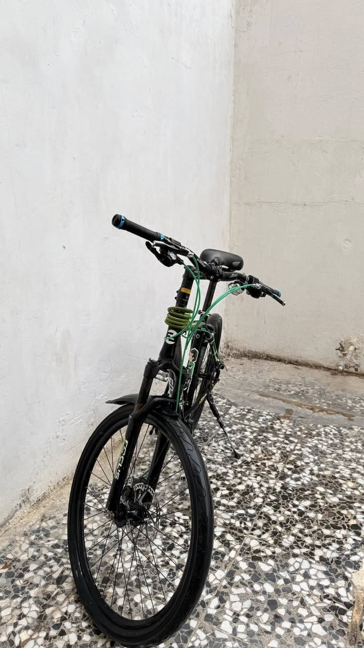 سلام عليكم
للبيع دراجة هوائية جبلية هجين ماركة Focus الألمانية، قوية ومناسبة للرياضة والاستخدام اليومي.
الحالة نظيفة جداً تقريباً %95.
المقاس: 26 - حجم M
عدد السرعات: 27 سرعة (9x3)
فرامل دسك
جميع التفاصيل موضحة بالصور
تم تعديل  السعر 
§ السعر: 245 ألف - بيه مجال بسيط
الموقع: بغداد - البلديات
لا يوجد توصيل
الهاتف: ***********
*متوفر واتساب
