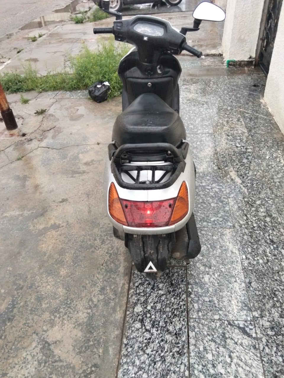 سلام عليكم دراجه سبسي مرقم بغداد لبيع 
السعر 2750 ألف عنواني بغداد المدينه 
الرقم ***********
