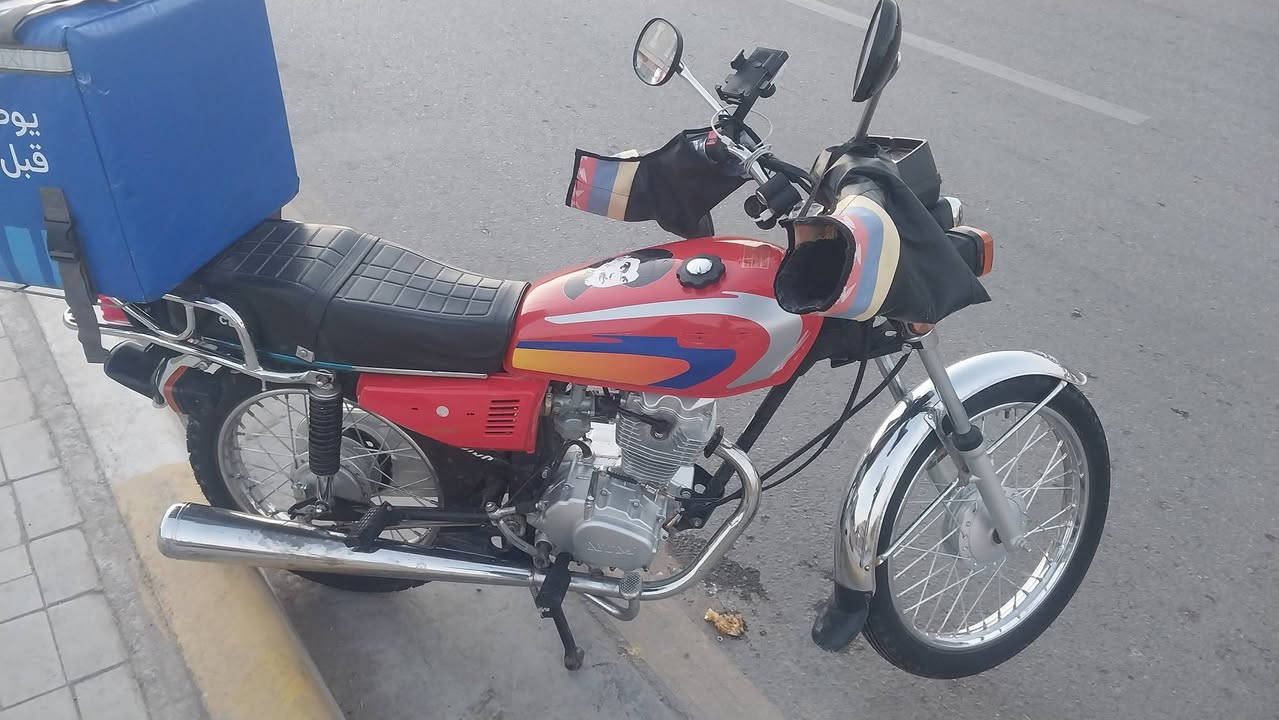 اربع كير نامة امتياز ارواق اصولي كاملة (تترقم )
الدراجة كفالة عامة مكينة مامفتوحة كهربايات كلهة شغالة 
الدراجة موديل ٢٠٢٥معمرة  شاصيها ٢٠١٢ السعر ٧٥٠ بيه مجال حك الجية مكاني كربلاء شهداء سيف سعد ***********
