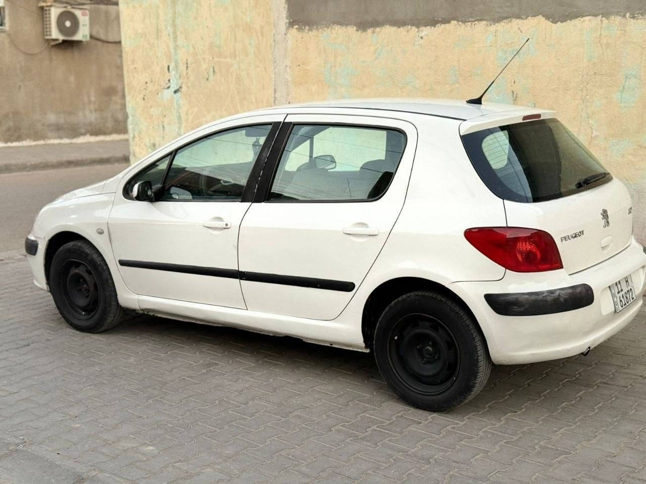 السلام عليكم
بيجو 307 رقم بغداد انكليزي هزة جديدة 
موديل 2005 بأسمي تحويل مباشر العنوان الشعب 
سيارة جاهزة فقط نقص كمبريسر التبريد كامل منضومة جديدة 
مشحون غاز وڤان جديد وراديترات جديدة حتة مال المحرك 
نقص فقط كمبريسر 
السعر 45$
التواصل 
***********   اتصال + وات ساب
