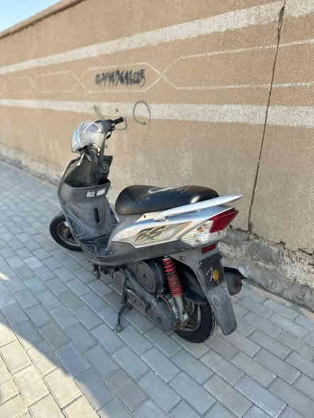 اسلام عليكم 
مكلف بل نشر 
درجه ماكس عدله حاويه صارله 10من نازله من لحاويه 
49بلاديه ما مفتوحه درجه ابد نضافه فلو لا تبخير لا تنقيص جاهزه درجه ختم واحد ويه لمكينه كهربائيّةشغاله من طول لطول  بس ولد محتاج يريد يبيعه 1100وبيه مجال قليل لمكان القرنه العلم  رقم راعيه ***********
